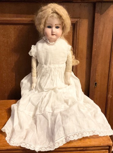 Antique 370 doll real - 20",