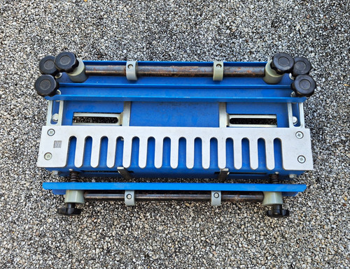 Blue metal dovetail - blue,