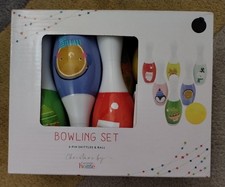 Children's Christmas Themed Bowling Set With 6 Pin Skittles And Ball New