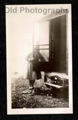 Woman screen door gypsy style - gypsy,