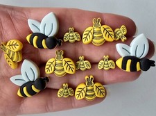 12 x Craft Buttons MIXED BEES