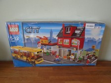 Lego City 7641 - City Corner - 100% Complete, Minifigs,  Instructs, Box