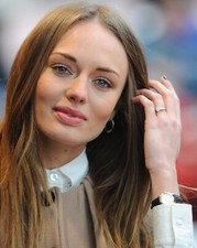 SEXY LAURA HADDOCK 8x10 PHOTO