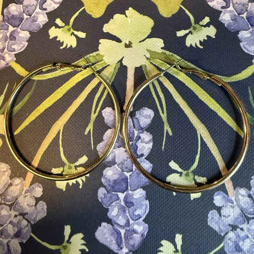 Gold tone hoop round - tone,