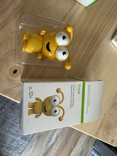 Cricut cutie yellow in - cutie, box