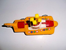 THE BEATLES CORGI YELLOW SUBMARINE 1969 RED HATCHES 1st ISSUE 803 2 PROPS. FAB