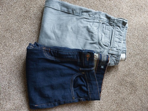 Two pairs 32r mens jeans - of,