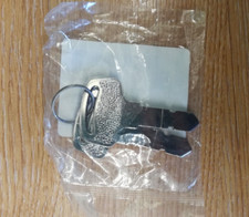 GENUINE KUBOTA IGNITION KEY (2X KEYS) 1524863700 SUITS B1700D B1700E  FREE DEL