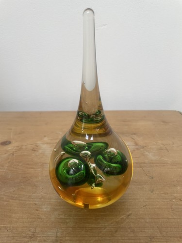 Retro green amber - &,