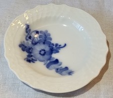 ROYAL COPENHAGEN Blue Flower
