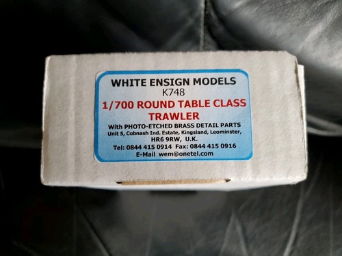 White ensign models round - white,