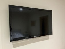 Samsung 39 inch TV BN63-0639A plus wall bracket, stand & remote. Collect only.