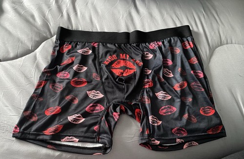 Men kiss ass with heart - ass,