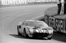 Bruce McLaren Phil Hill Ford
