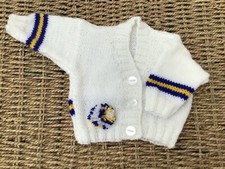 BRAND NEW LEEDS UNITED HAND KNITTED UNISEX V NECK CARDIGAN IN WHITE SIZE NEWBORN