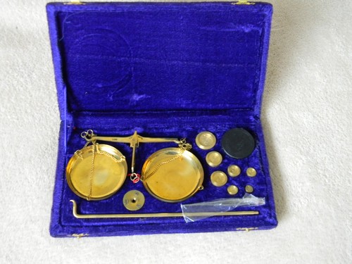Miniature weighing scales
