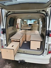 Nissan Elgrand - Compact