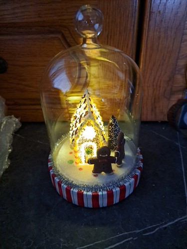 Light gingerbread dome - up,