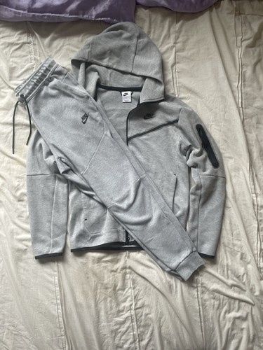 Grey nike tech fleece size - nike,
