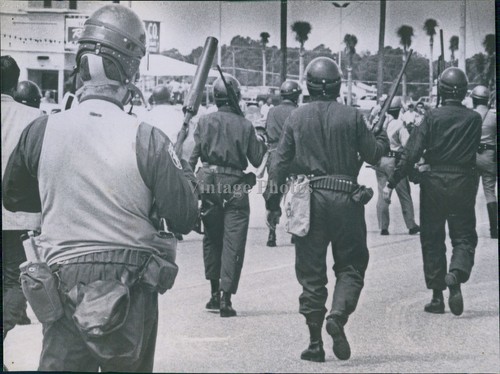 Vintage squad armed - squad, riot