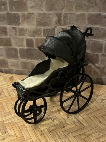Dolls house scale rare - dolls,