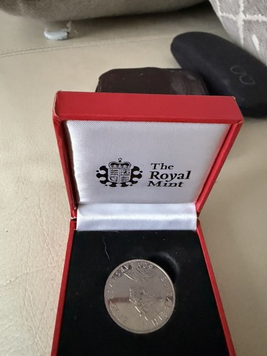 Queens diamond jubilee coin - diamond,