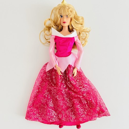 Disney store classic doll - store,