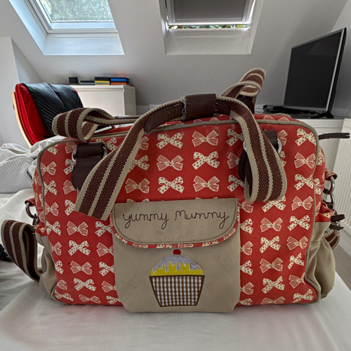 Yummy mummy messenger baby - yummy,