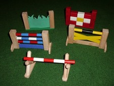 Le Toy Van - Equestrian Show Jumping Set - TV419 - 5X Wooden Horse Jumps - VGC