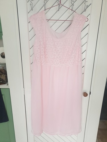 Pink nylon nightdress - (pale),