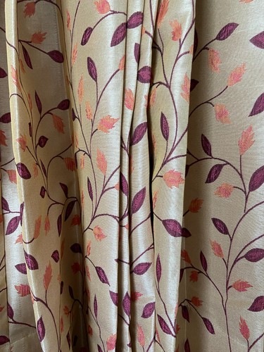 Pair curtains gold - of,