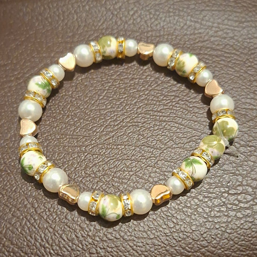 White pearl green round - &,