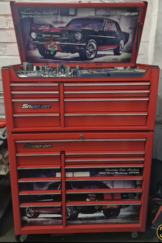 Snap top box and roll - on,