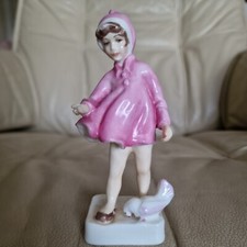 Royal Worcester Statue of Peace, 1982. Not one bird.