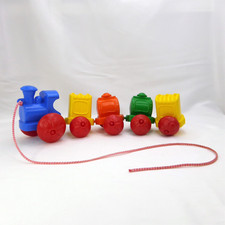 Playskool Pull Along Train x 1 Plus 4 Detachable Carriages 12+ Months