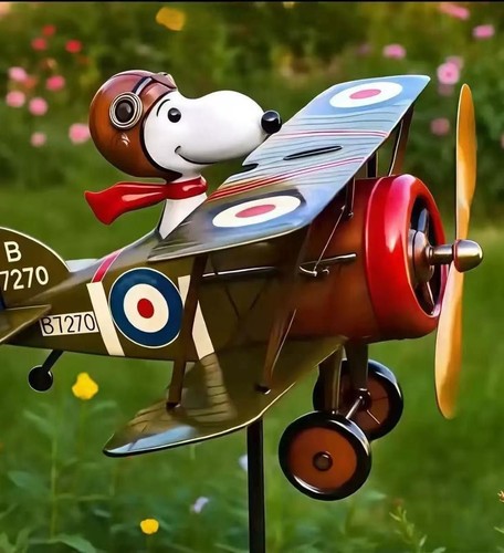 Snoopy pilot flying biplane - pilot,