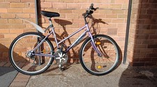 Giant Hollywood Mauve Women's Hybrid Bike 26 inch wheels 18 speed shimano gears