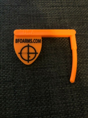Chamber breech safety flag