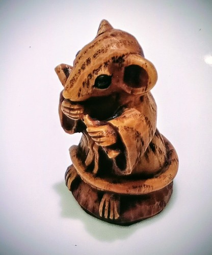 Church mouse flute player - mouse,