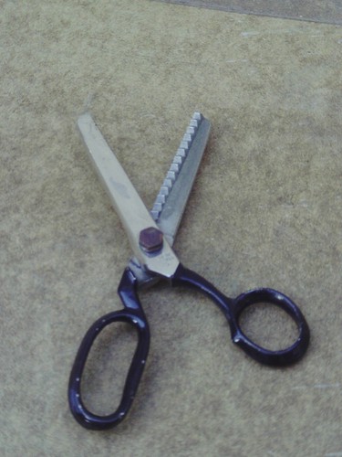 Vintage pinking shears - pinking, zig