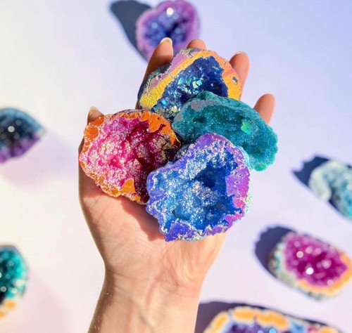 Aura quartz geode gift box - aura,