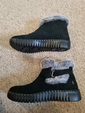 Skechers Cooling Goga Mat Black Suede Flat Ankle Boots In Size 7 STD - NEW