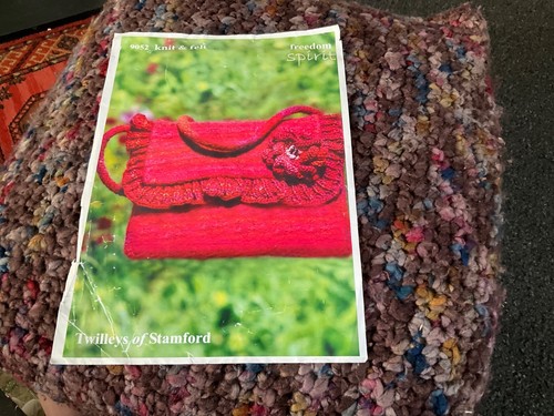 Twilleys knitting pattern 9052 - twilleys,