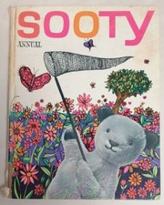 ANNUAL - Vintage Sooty Annual 1966 A Daily Mirror Annual HB Children's Book