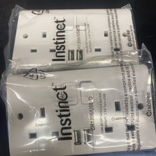 Crabtree USB Switched Socket X