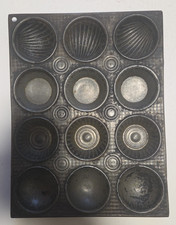 Vintage 12 Cup Muffin Tin