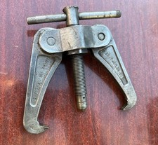 2 Leg Puller Vintage