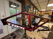 Trek Madone SL Gen 8  Road