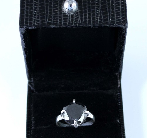 Black round cut diamond - black,
