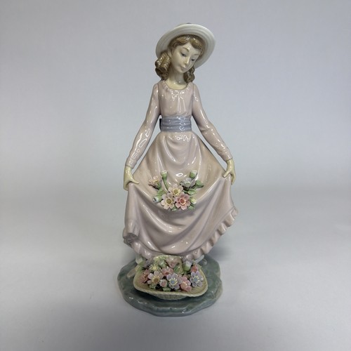 Lladro 5027 flower curtsey - lladro,